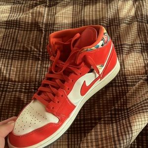 these are jordan 1’s size 13 only been wore a few times. has crease protectors